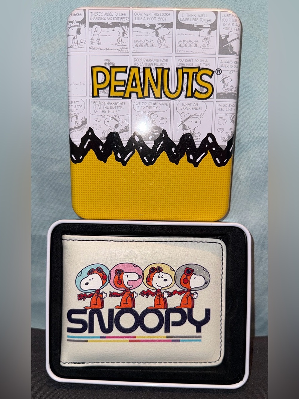 Snoopy peanuts buckle down bifold wallet in collectible tin NIP